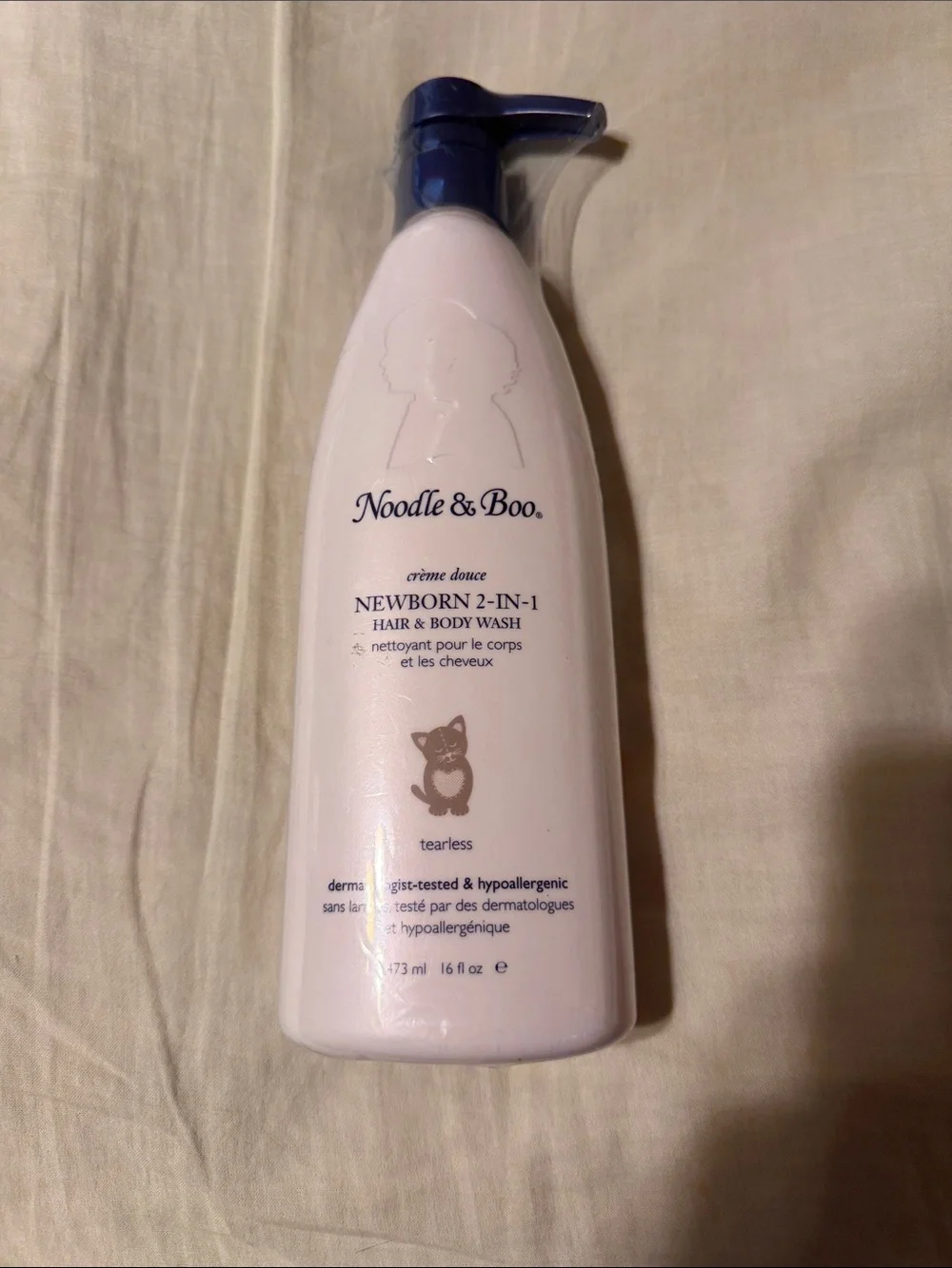 Noodle & Boo White Bottle with Navy Pump Newborn 2-in-1 Hair & Body Wash